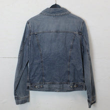 Laden Sie das Bild in den Galerie-Viewer, Second Hand CLOSED Jeansjacke Gr. L blau Jacke (*)