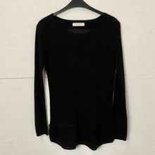 Laden Sie das Bild in den Galerie-Viewer, Second Hand SANDRO PARIS Pullover Gr. 3 (38) schwarz uni Strick (*)