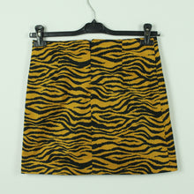 Laden Sie das Bild in den Galerie-Viewer, Second Hand MONKI Rock Gr. 38 orange schwarz Animal-Print Minirock (*)