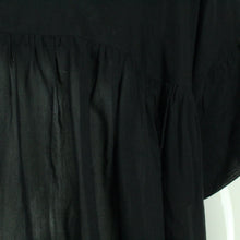 Laden Sie das Bild in den Galerie-Viewer, Second Hand ALL SAINTS Bluse mit Seide Gr. M schwarz uni (*)