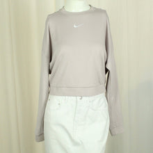 Laden Sie das Bild in den Galerie-Viewer, Second Hand NIKE Sweatshirt Gr. M rosa mit Logo Stickerei (*)