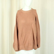 Laden Sie das Bild in den Galerie-Viewer, Second Hand MONKI Pullover Gr. M lachs uni Strick (*)