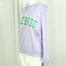 Laden Sie das Bild in den Galerie-Viewer, Second Hand MONKI Sweatshirt Gr. S lila uni mit Aufdruck &quot;COLORADO&quot;(*)