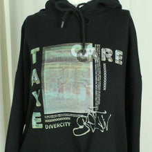 Laden Sie das Bild in den Galerie-Viewer, Second Hand ENVII Sweatshirt Gr. S/M schwarz mit Print (*)