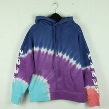 Laden Sie das Bild in den Galerie-Viewer, Second Hand YOUNG MONEY Hoodie Gr. M bunt Batik mit Print (*)